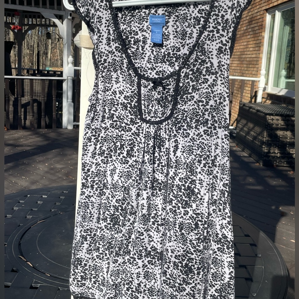 Dress or shirt dotted black and white